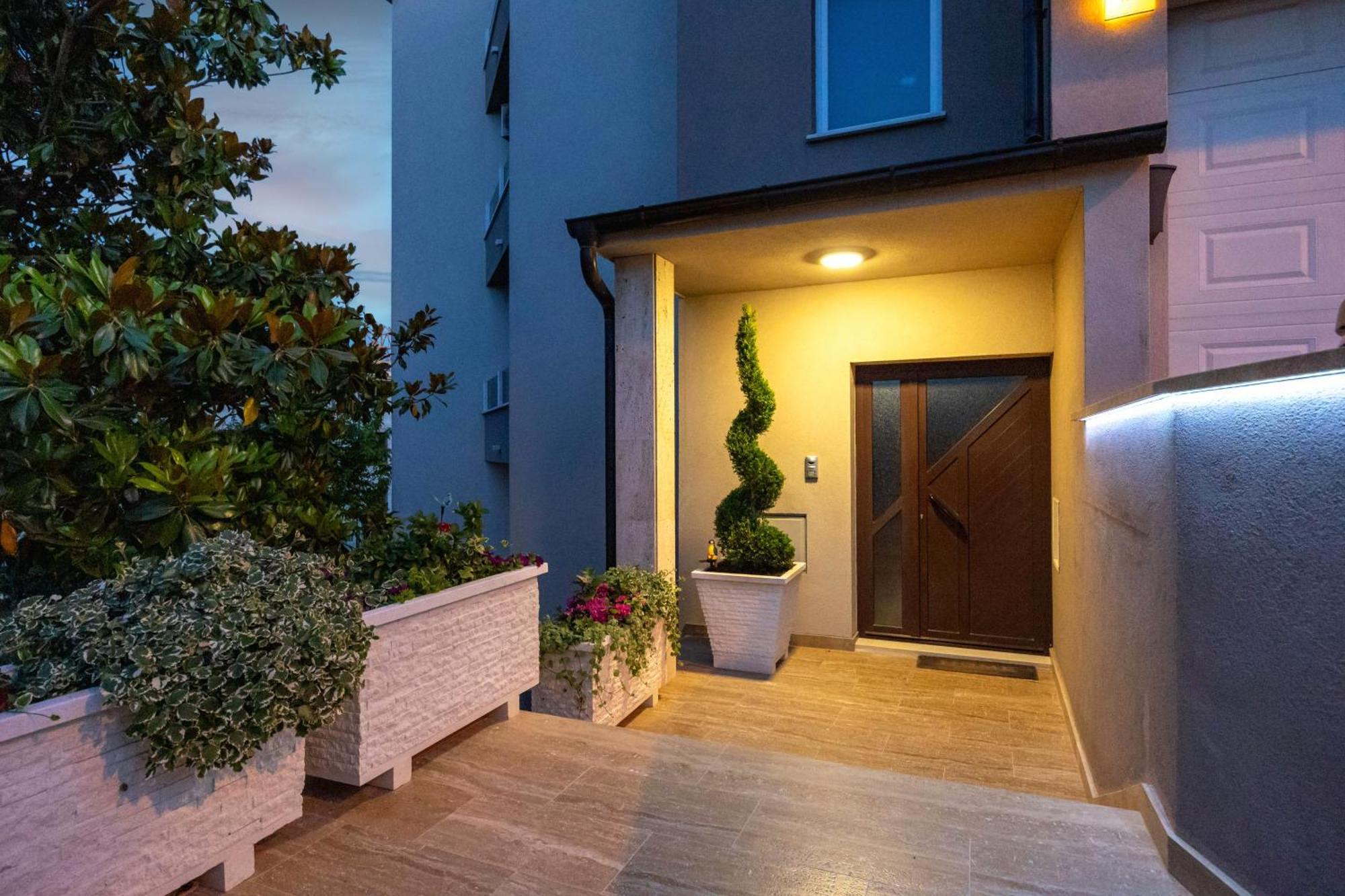 Sunny Garden A2 Apartment Split Exterior photo